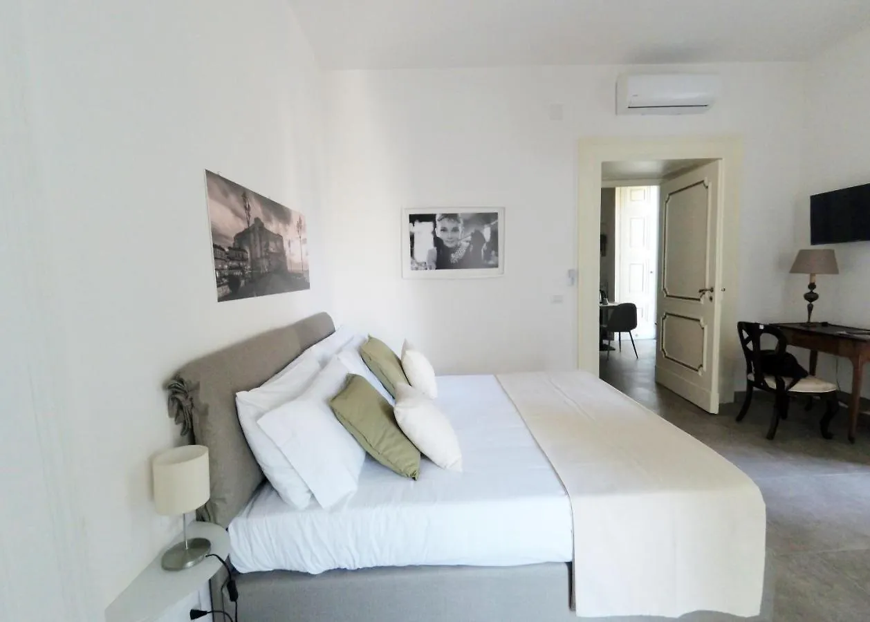 Questo Rinascimento Casa Audrey Naples Italy