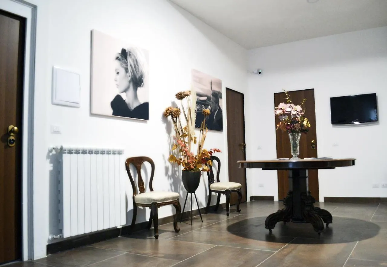 questo rinascimento CASA AUDREY Napoli Italia